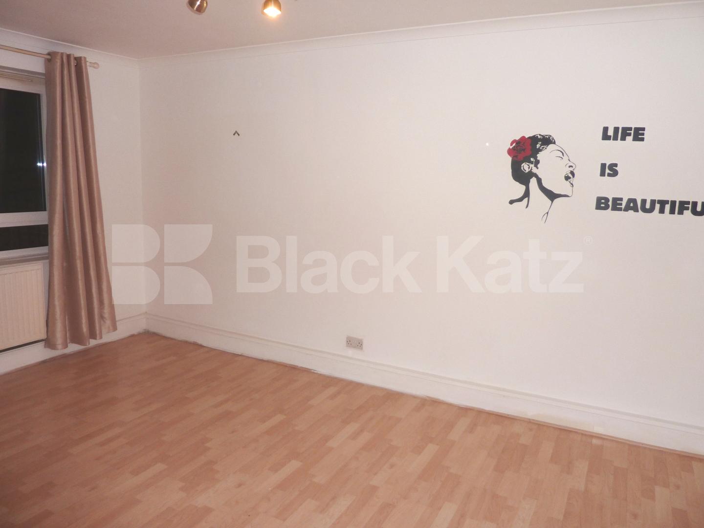 			CENTRAL LOCATION! , 3 Bedroom, 1 bath, 1 reception Flat			 Blomfield Villas, WARWICK AVENUE