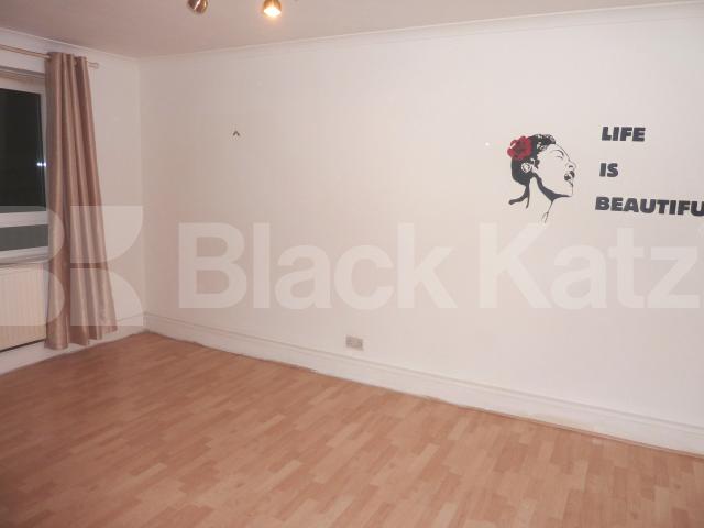 			CENTRAL LOCATION! , 3 Bedroom, 1 bath, 1 reception Flat			 Blomfield Villas, WARWICK AVENUE