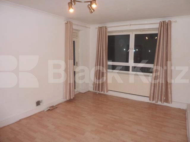 			CENTRAL LOCATION! , 3 Bedroom, 1 bath, 1 reception Flat			 Blomfield Villas, WARWICK AVENUE