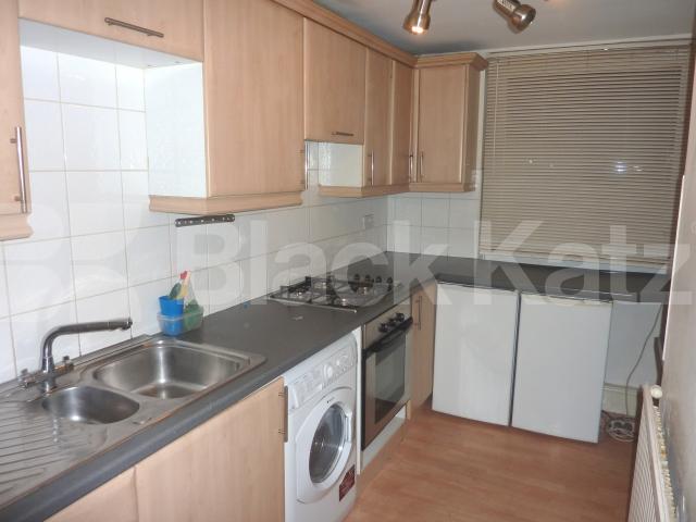 			CENTRAL LOCATION! , 3 Bedroom, 1 bath, 1 reception Flat			 Blomfield Villas, WARWICK AVENUE
