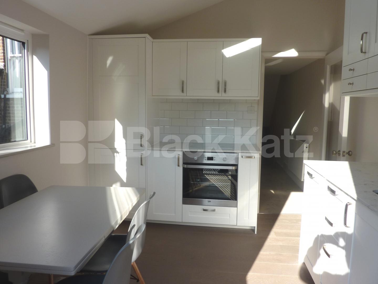 			AMAZING 3 BED, MUST SEE! , 3 Bedroom, 1 bath, 1 reception Flat			 Hatchard Road, UPPER HOLLOWAY 