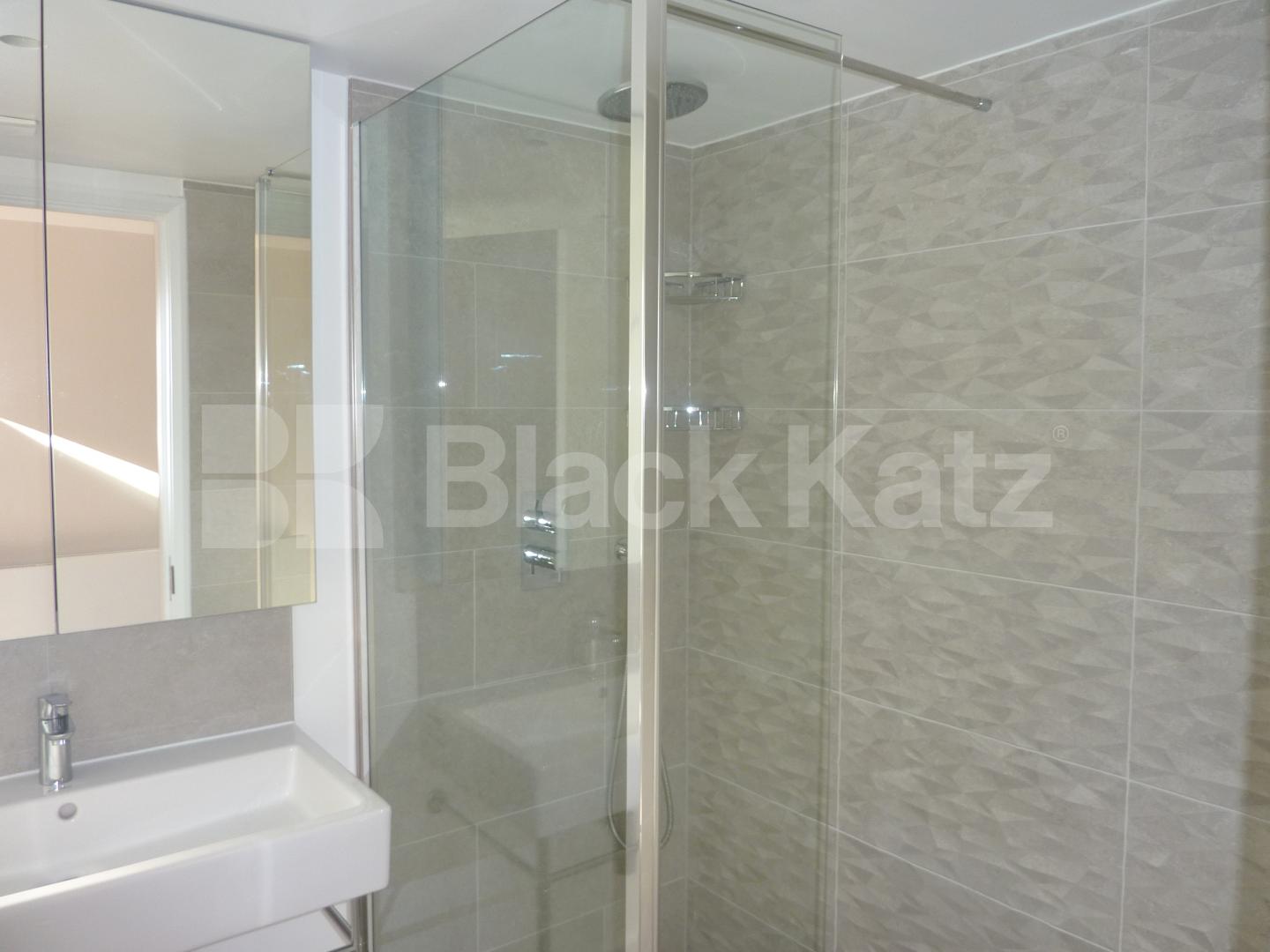 			AMAZING 3 BED, MUST SEE! , 3 Bedroom, 1 bath, 1 reception Flat			 Hatchard Road, UPPER HOLLOWAY 