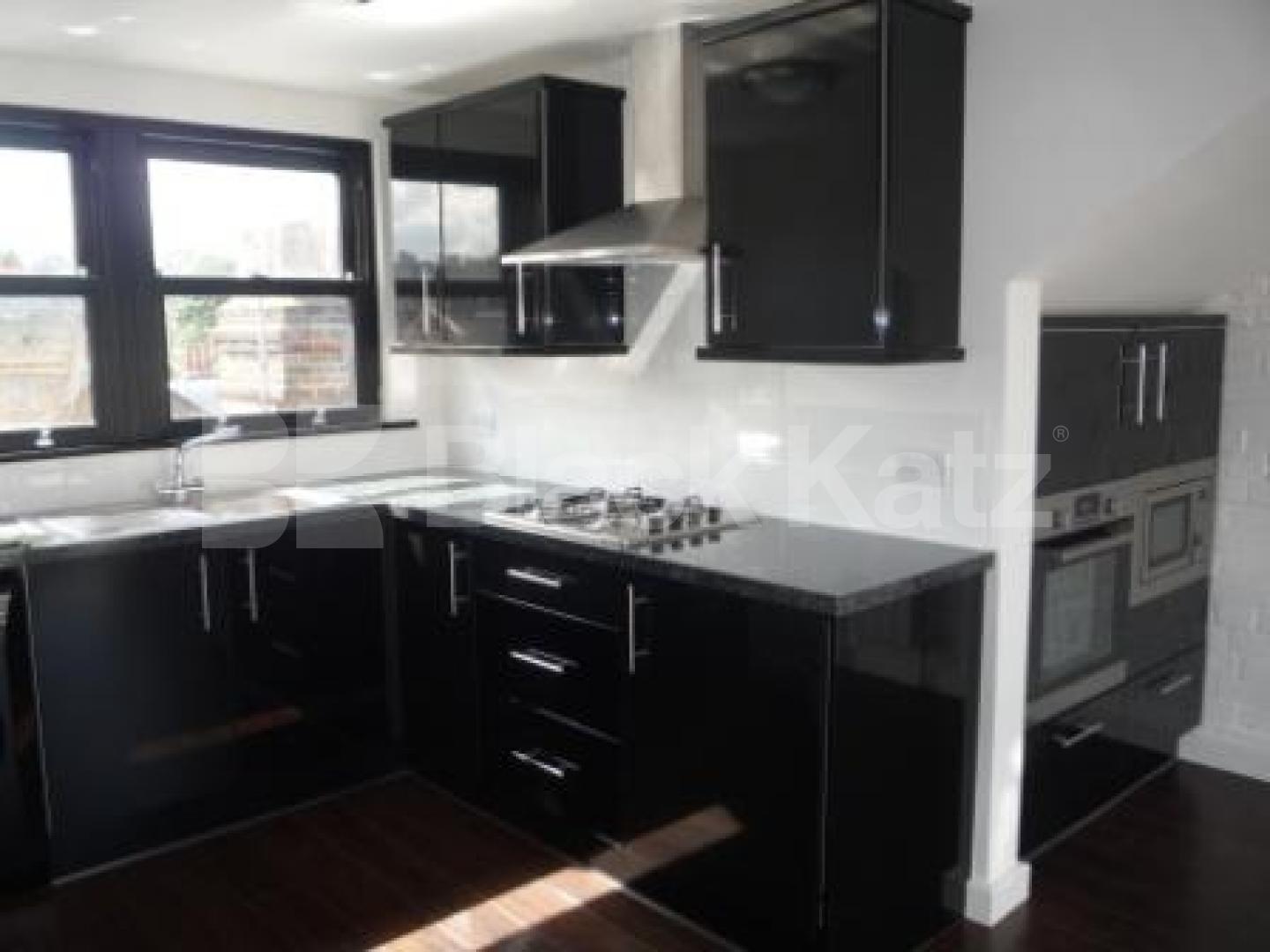 			1 Bedroom, 1 bath, 1 reception Flat			 High Street, Hornsey