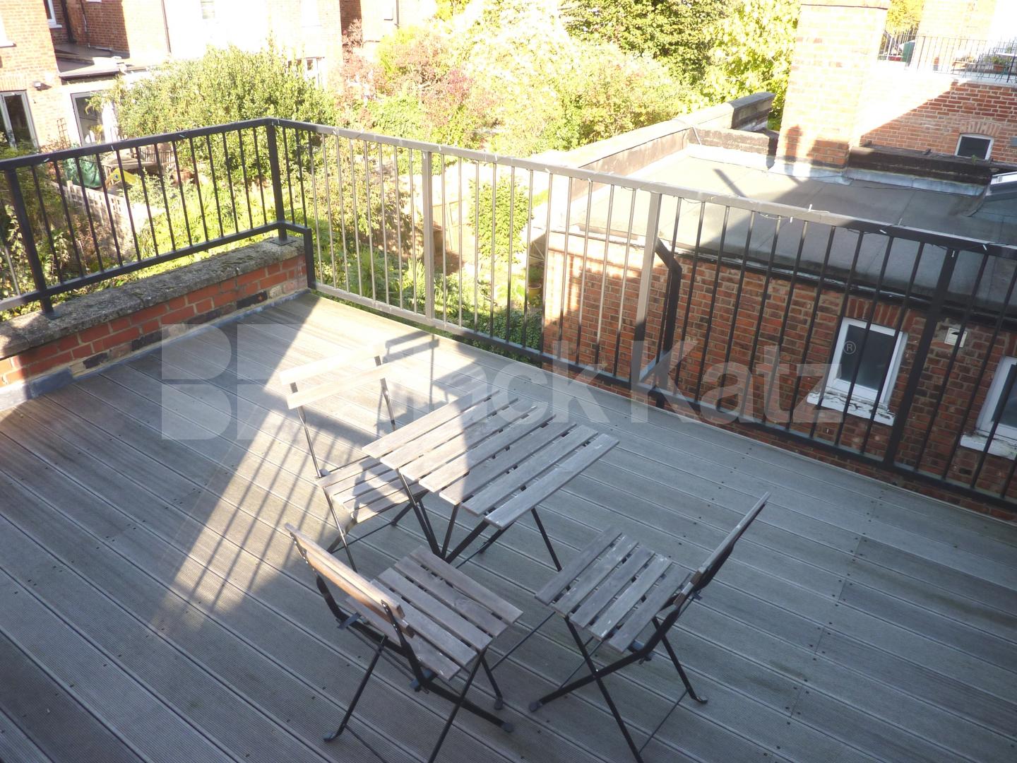 			AMAZING 3 BED, MUST SEE! , 3 Bedroom, 1 bath, 1 reception Flat			 Harberton Road, UPPER HOLLOWAY 