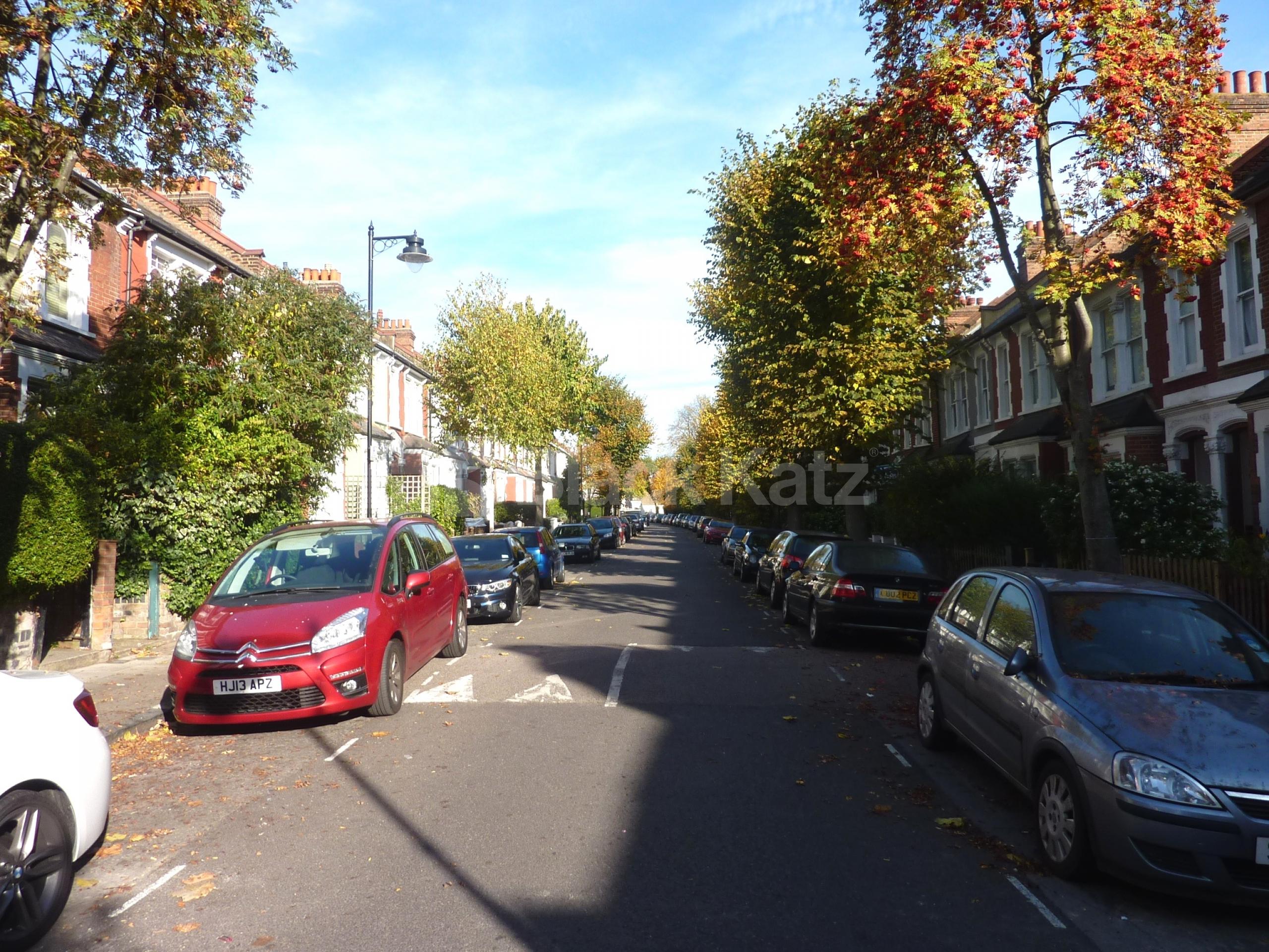 			AMAZING 3 BED, MUST SEE! , 3 Bedroom, 1 bath, 1 reception Flat			 Harberton Road, UPPER HOLLOWAY  N19
