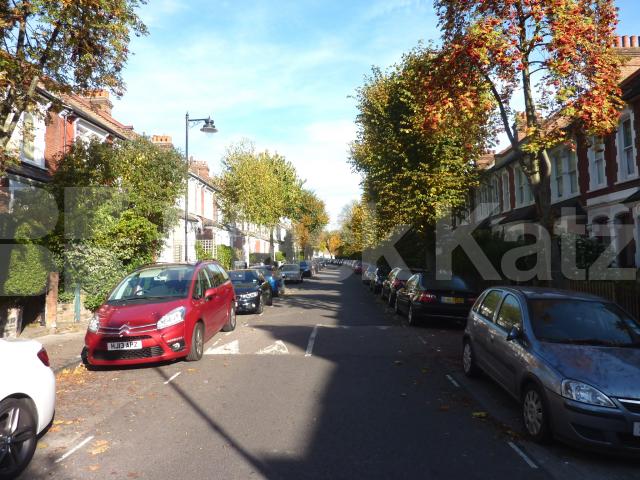 			AMAZING 3 BED, MUST SEE! , 3 Bedroom, 1 bath, 1 reception Flat			 Harberton Road, UPPER HOLLOWAY 