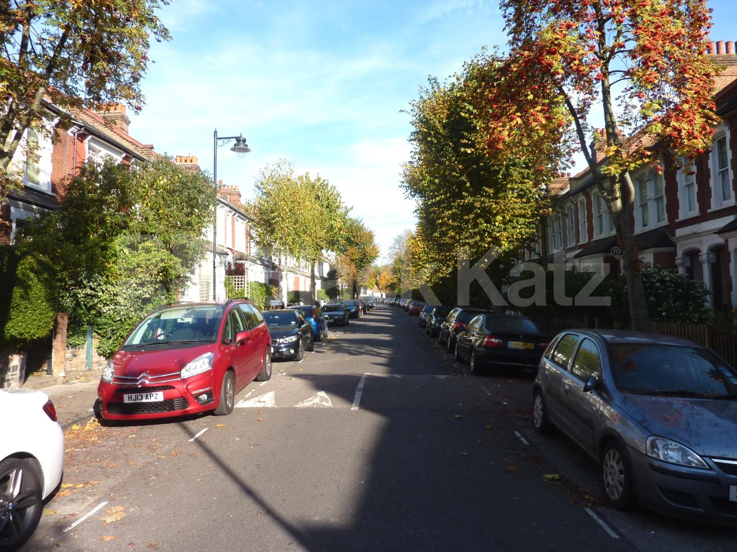 			AMAZING 3 BED, MUST SEE! , 3 Bedroom, 1 bath, 1 reception Flat			 Harberton Road, UPPER HOLLOWAY 