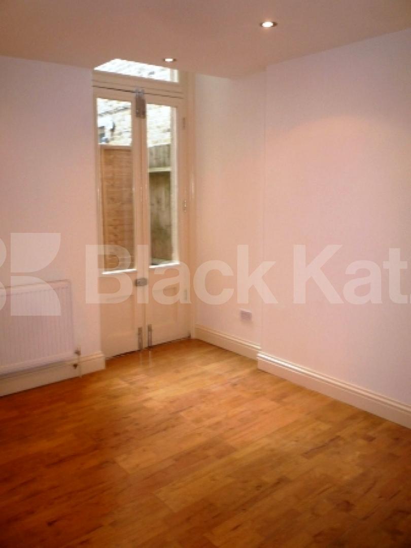 			1 month's deposit instead of 6 weeks saving £367!, 1 Bedroom, 1 bath, 1 reception Flat			 Myddleton Road, Bounds Green