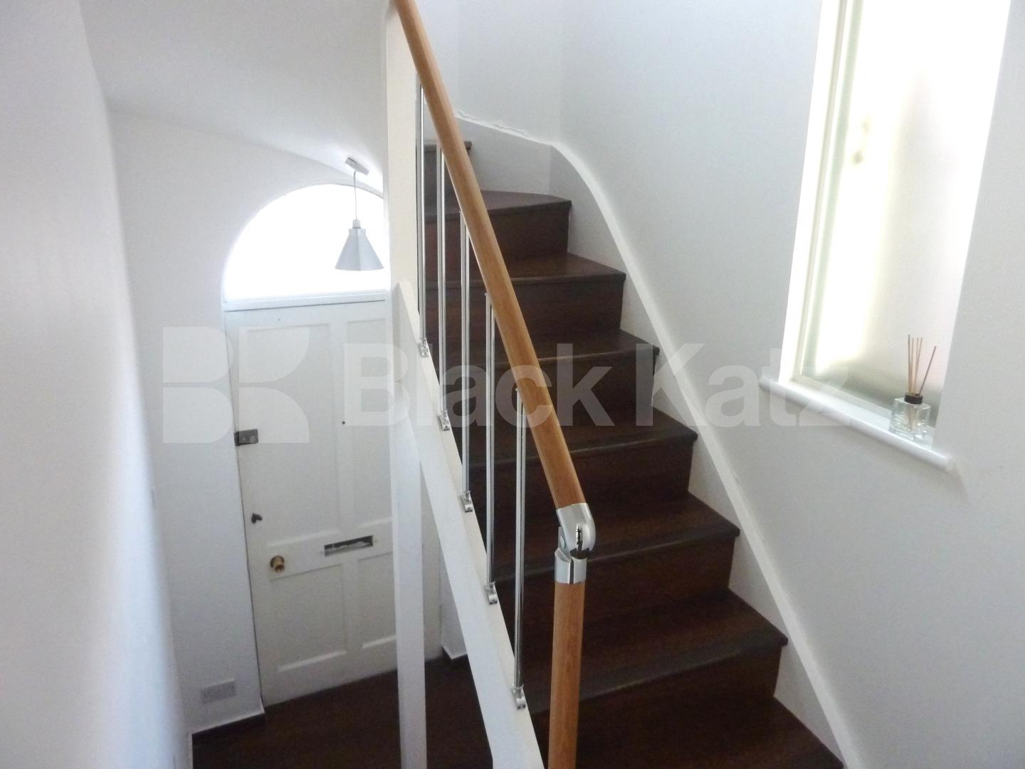 			MEWS HOUSE OVER 3 FLOORS WITH ROOF TERRACE!, 2 Bedroom, 1 bath, 1 reception Mews House			 Shrewsbury Mews, NOTTING HILL / BAYSWATER