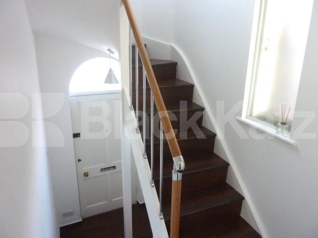 			MEWS HOUSE OVER 3 FLOORS WITH ROOF TERRACE!, 2 Bedroom, 1 bath, 1 reception Mews House			 Shrewsbury Mews, NOTTING HILL / BAYSWATER