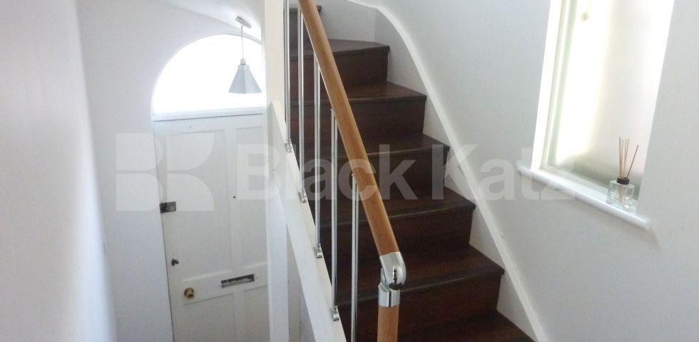 			MEWS HOUSE OVER 3 FLOORS WITH ROOF TERRACE!, 2 Bedroom, 1 bath, 1 reception Mews House			 Shrewsbury Mews, NOTTING HILL / BAYSWATER