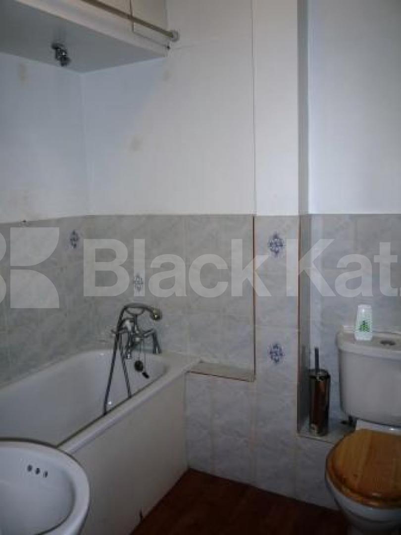 			2 Bedroom, 1 bath, 1 reception Flat			 Ridge Road, CROUCH END