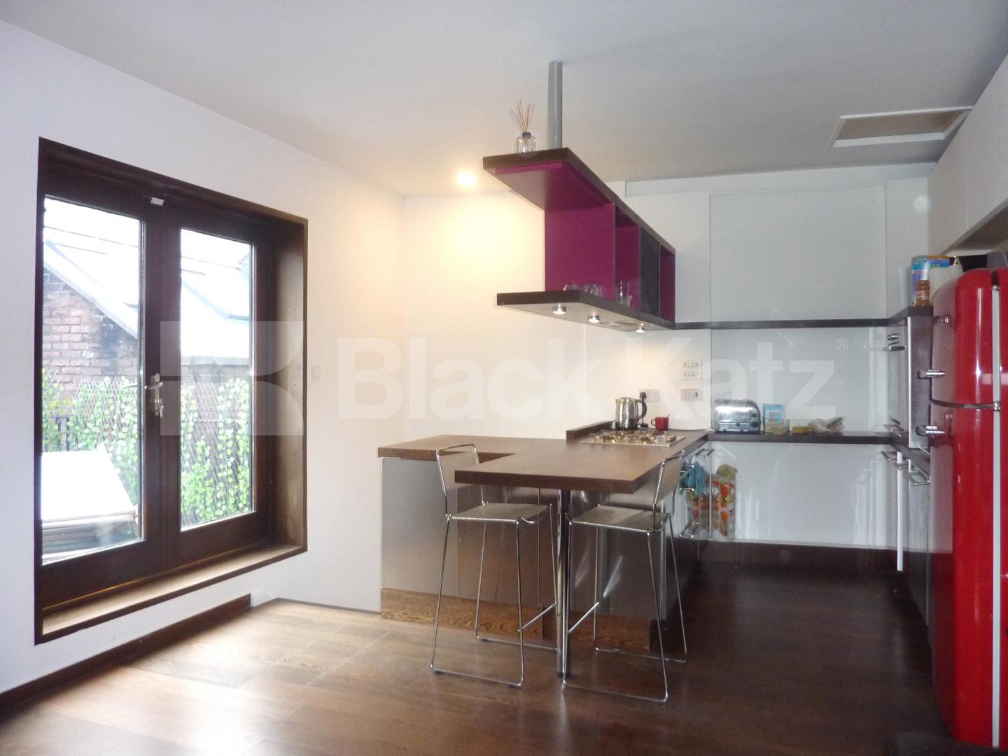 			MEWS HOUSE OVER 3 FLOORS WITH ROOF TERRACE!, 2 Bedroom, 1 bath, 1 reception Mews House			 Shrewsbury Mews, NOTTING HILL / BAYSWATER