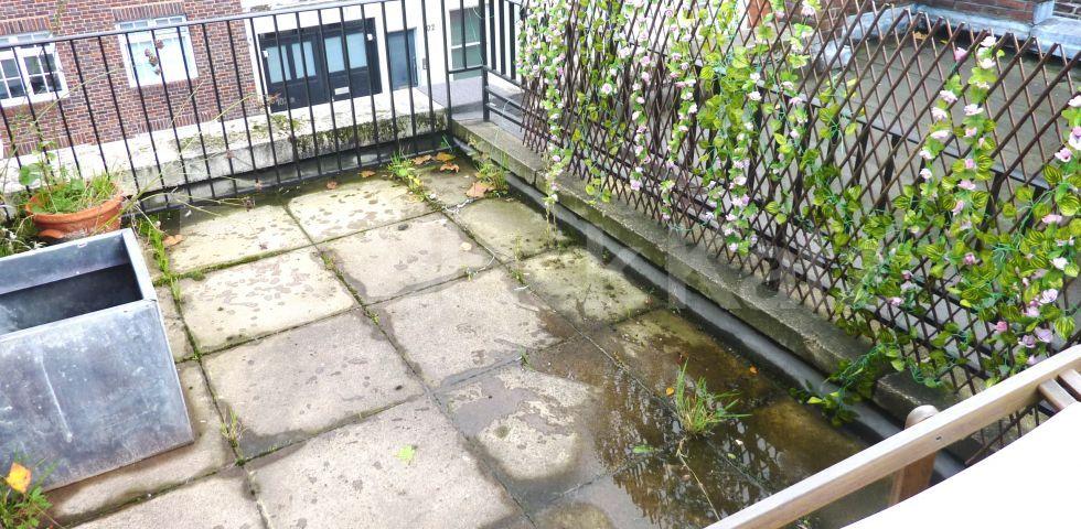 			MEWS HOUSE OVER 3 FLOORS WITH ROOF TERRACE!, 2 Bedroom, 1 bath, 1 reception Mews House			 Shrewsbury Mews, NOTTING HILL / BAYSWATER