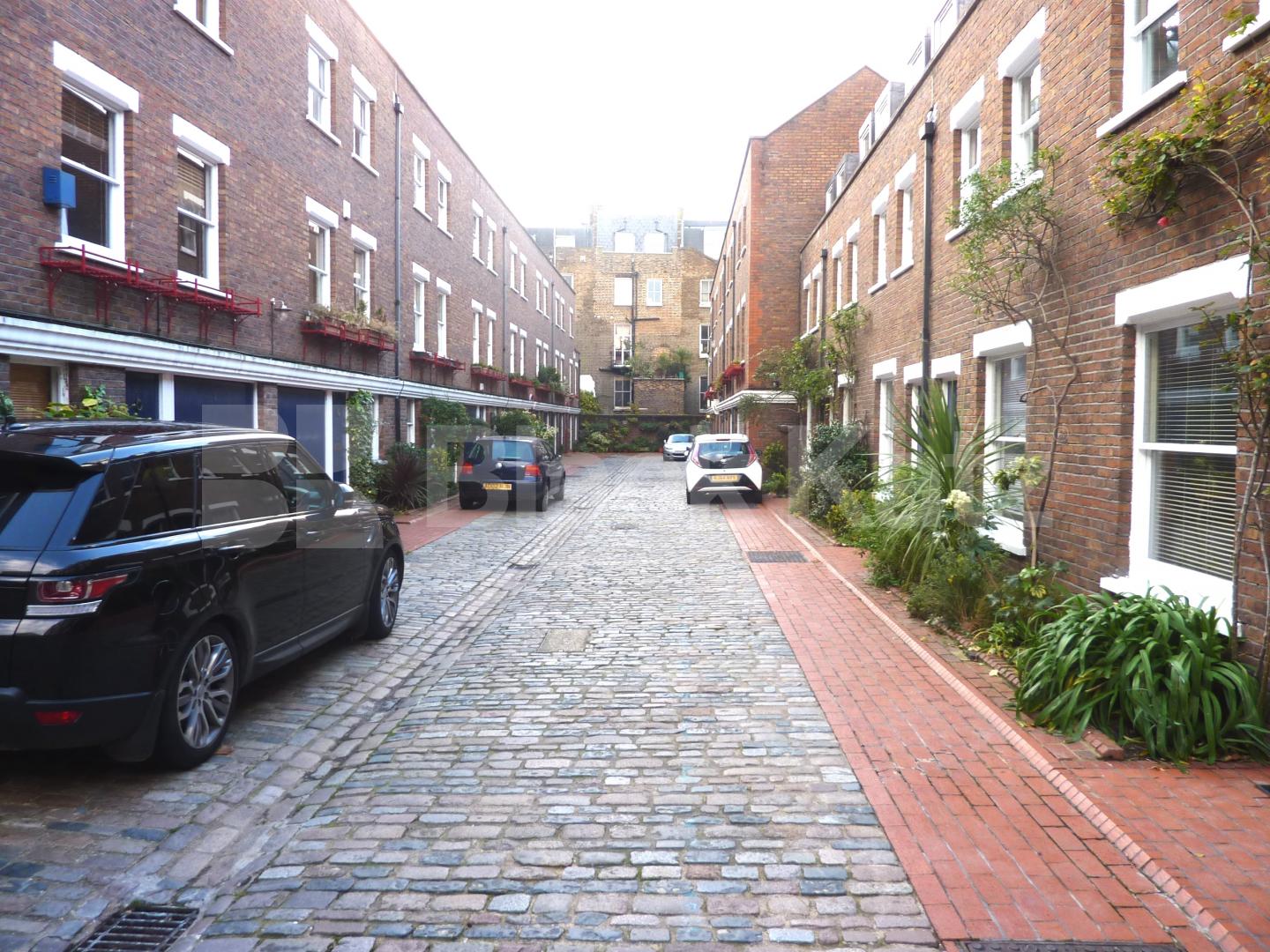 			MEWS HOUSE OVER 3 FLOORS WITH ROOF TERRACE!, 2 Bedroom, 1 bath, 1 reception Mews House			 Shrewsbury Mews, NOTTING HILL / BAYSWATER