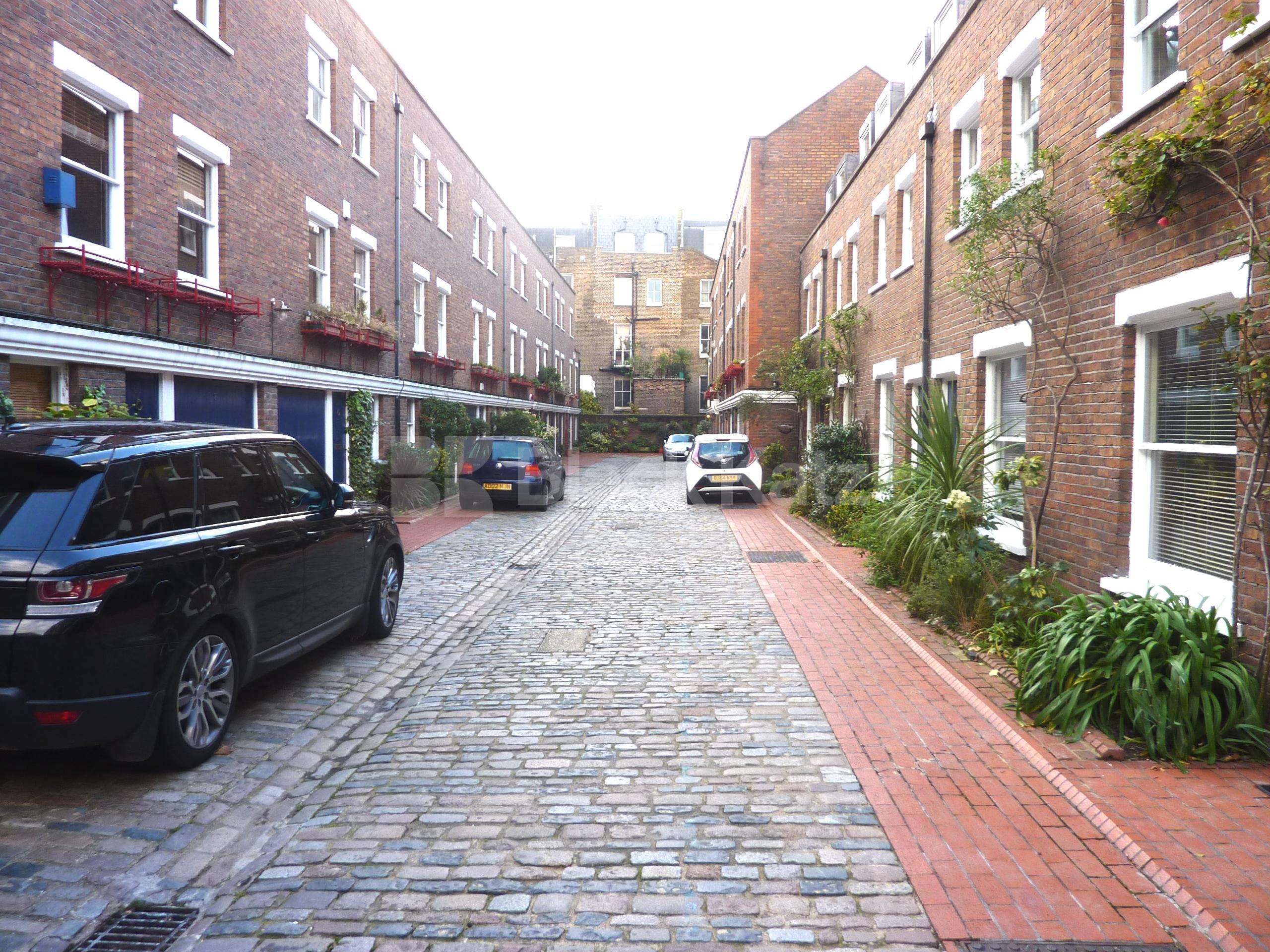 			MEWS HOUSE OVER 3 FLOORS WITH ROOF TERRACE!, 2 Bedroom, 1 bath, 1 reception Mews House			 Shrewsbury Mews, NOTTING HILL / BAYSWATER W2