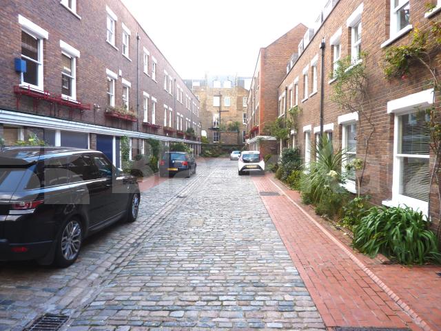 			MEWS HOUSE OVER 3 FLOORS WITH ROOF TERRACE!, 2 Bedroom, 1 bath, 1 reception Mews House			 Shrewsbury Mews, NOTTING HILL / BAYSWATER