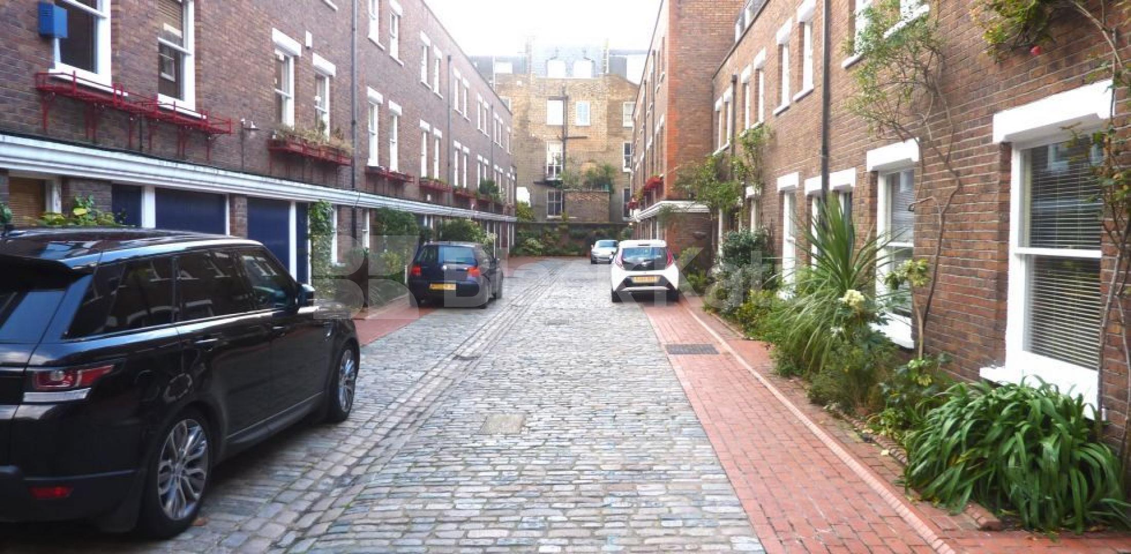 			MEWS HOUSE OVER 3 FLOORS WITH ROOF TERRACE!, 2 Bedroom, 1 bath, 1 reception Mews House			 Shrewsbury Mews, NOTTING HILL / BAYSWATER