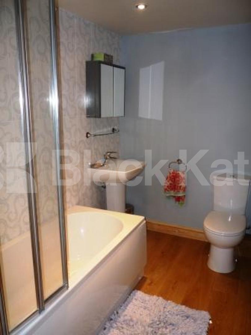 			Inclusive of all bills!!, Studio Apartment, 1 bath, 1 reception Studio			 Ferme Park Road, CROUCH END
