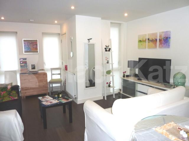			MODERN CONTEMPORARY 1 BED!, 1 Bedroom, 1 bath, 1 reception Flat			 St Pancras Way, CAMDEN
