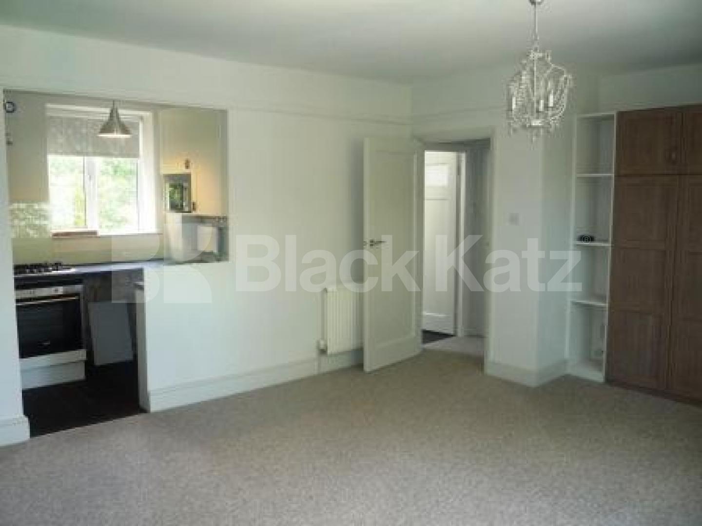 			Studio Apartment, 1 bath, 1 reception Studio			 North Hill, Highgate