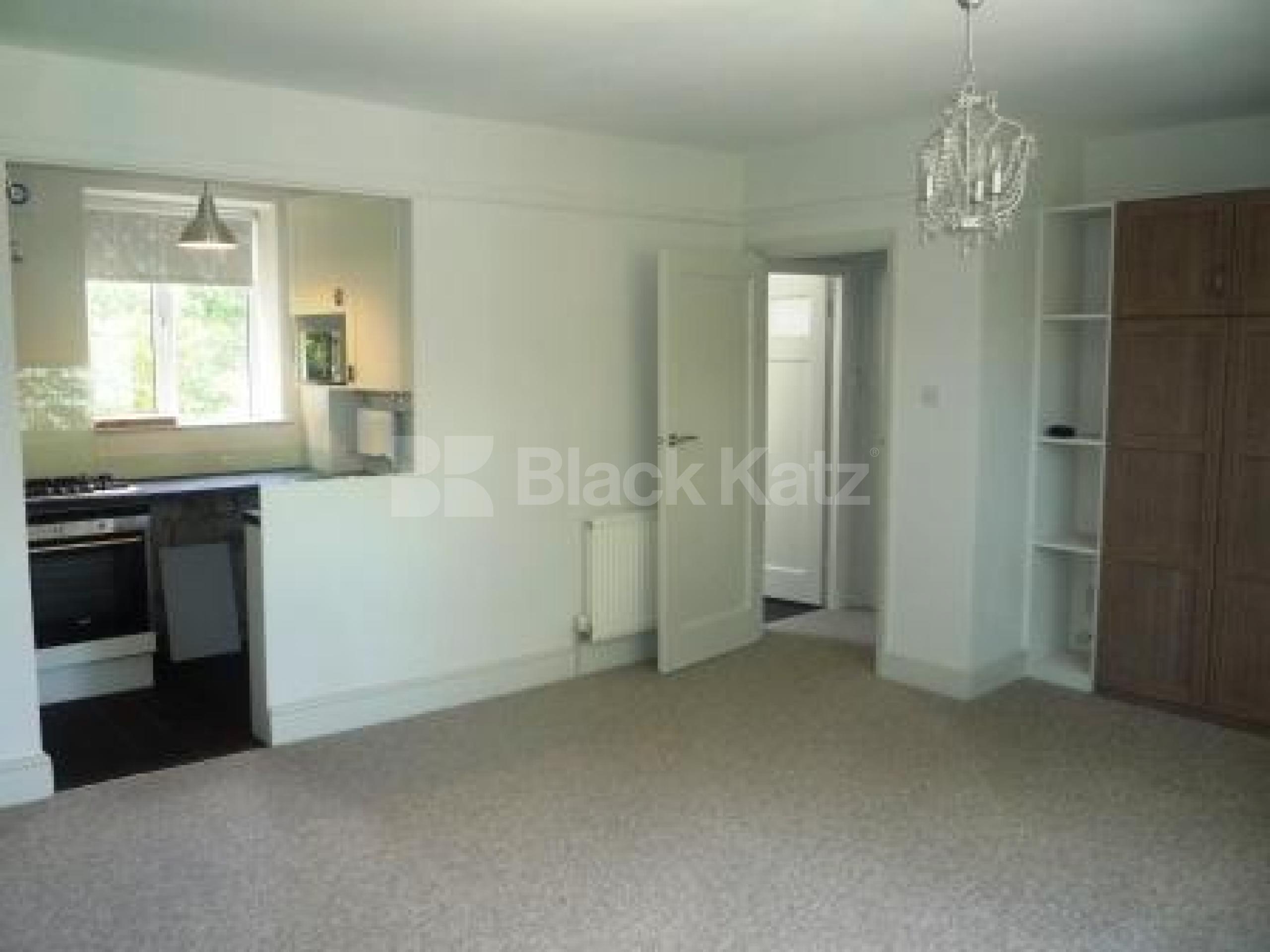 			Studio Apartment, 1 bath, 1 reception Studio			 North Hill, Highgate N6