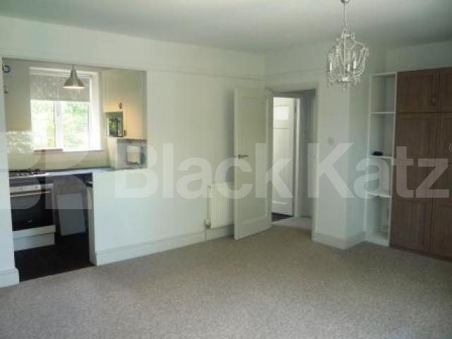 			Studio Apartment, 1 bath, 1 reception Studio			 North Hill, Highgate