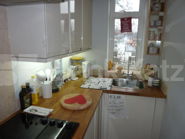 			AMAZING 1 BED / FANTASTIC LOCATION! , 1 Bedroom, 1 bath, 1 reception Flat			 Holland Park Avenue, HOLLAND PARK