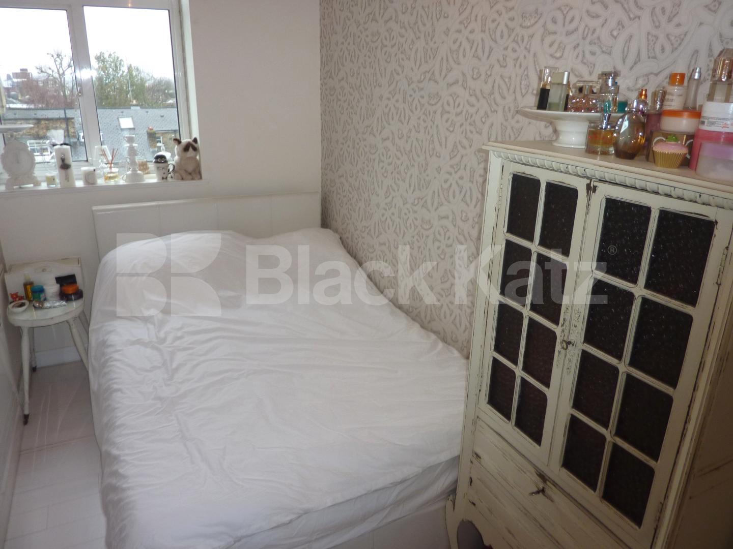 			AMAZING 1 BED / FANTASTIC LOCATION! , 1 Bedroom, 1 bath, 1 reception Flat			 Holland Park Avenue, HOLLAND PARK