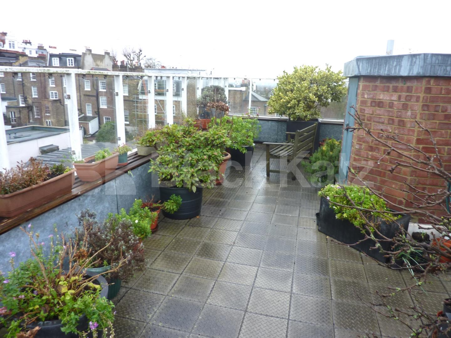 			AMAZING 1 BED / FANTASTIC LOCATION! , 1 Bedroom, 1 bath, 1 reception Flat			 Holland Park Avenue, HOLLAND PARK