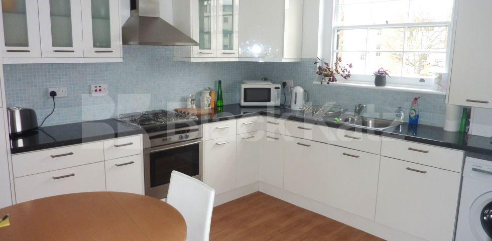 			NEW INSTRUCTION - NEAR CANAL!, 2 Bedroom, 1 bath, 1 reception Flat			 Bristol Gardens, LITTLE VENICE