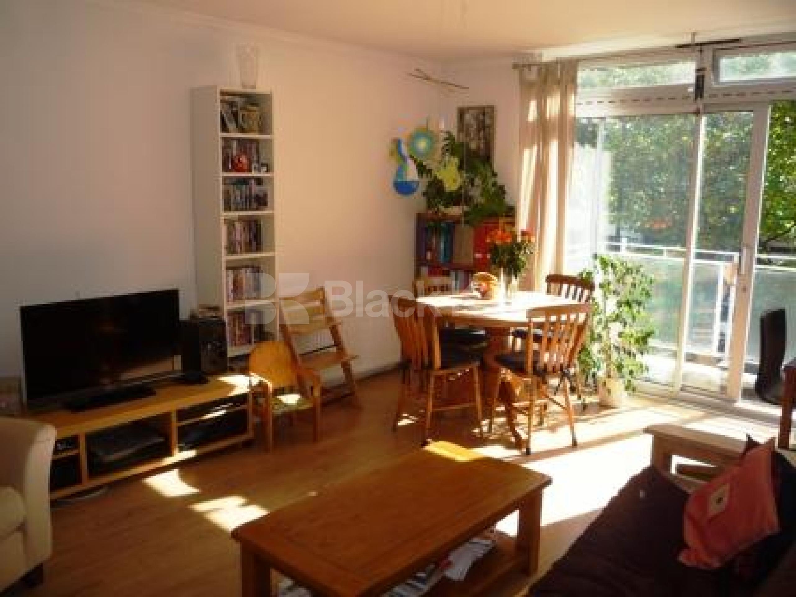 			AVAILABLE 1ST SEPTEMBER, 2 Bedroom, 1 bath, 1 reception Flat			 Shepherds Hill, Highgate N6