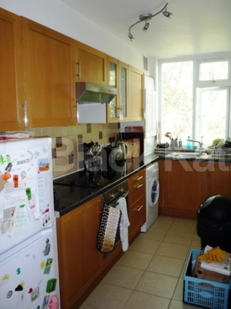 			AVAILABLE 1ST SEPTEMBER, 2 Bedroom, 1 bath, 1 reception Flat			 Shepherds Hill, Highgate
