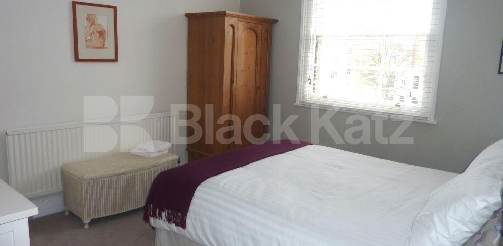 			NEW INSTRUCTION - NEAR CANAL!, 2 Bedroom, 1 bath, 1 reception Flat			 Bristol Gardens, LITTLE VENICE