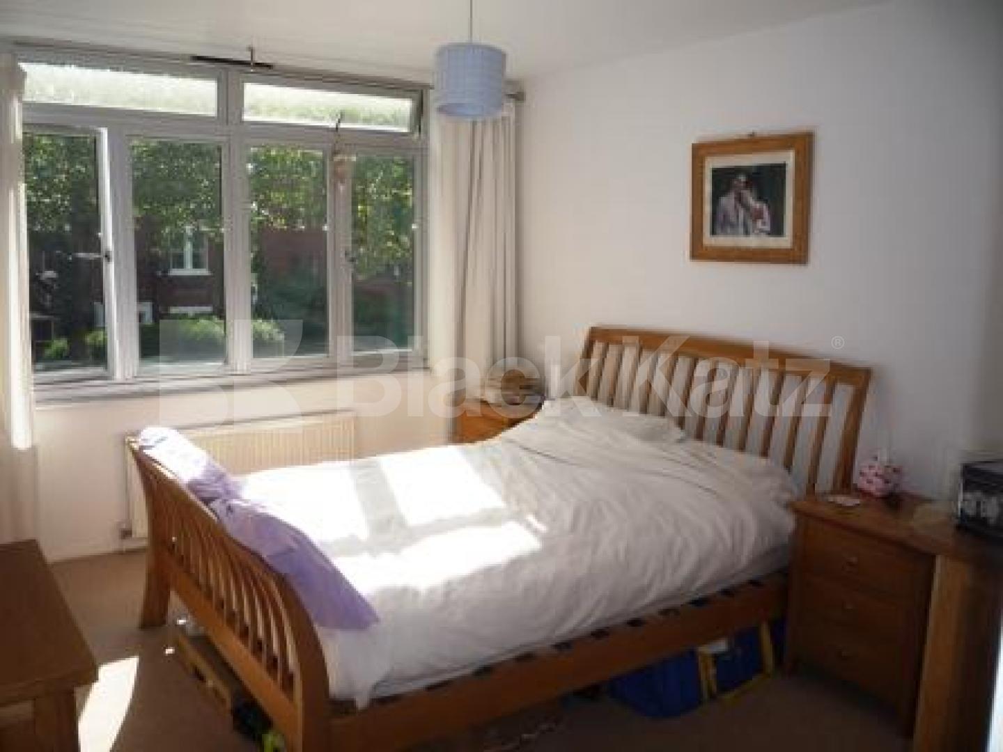 			AVAILABLE 1ST SEPTEMBER, 2 Bedroom, 1 bath, 1 reception Flat			 Shepherds Hill, Highgate