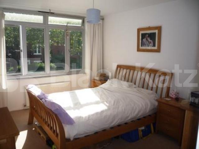 			AVAILABLE 1ST SEPTEMBER, 2 Bedroom, 1 bath, 1 reception Flat			 Shepherds Hill, Highgate