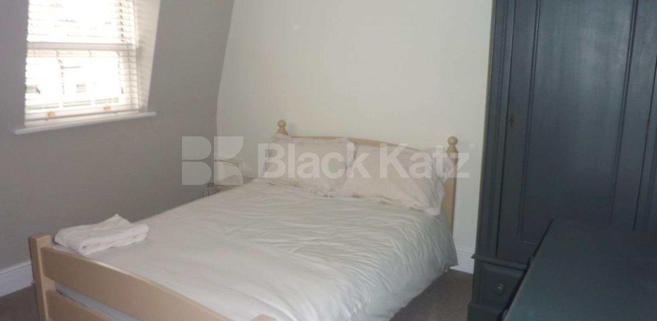 			STUNNING SPACIOUS TWO BED MINUTES TO CANAL!, 2 Bedroom, 1 bath, 1 reception Flat			 Bristol Gardens, LITTLE VENICE