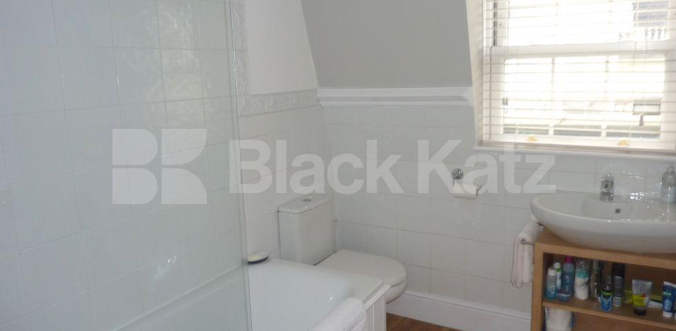 			NEW INSTRUCTION - NEAR CANAL!, 2 Bedroom, 1 bath, 1 reception Flat			 Bristol Gardens, LITTLE VENICE