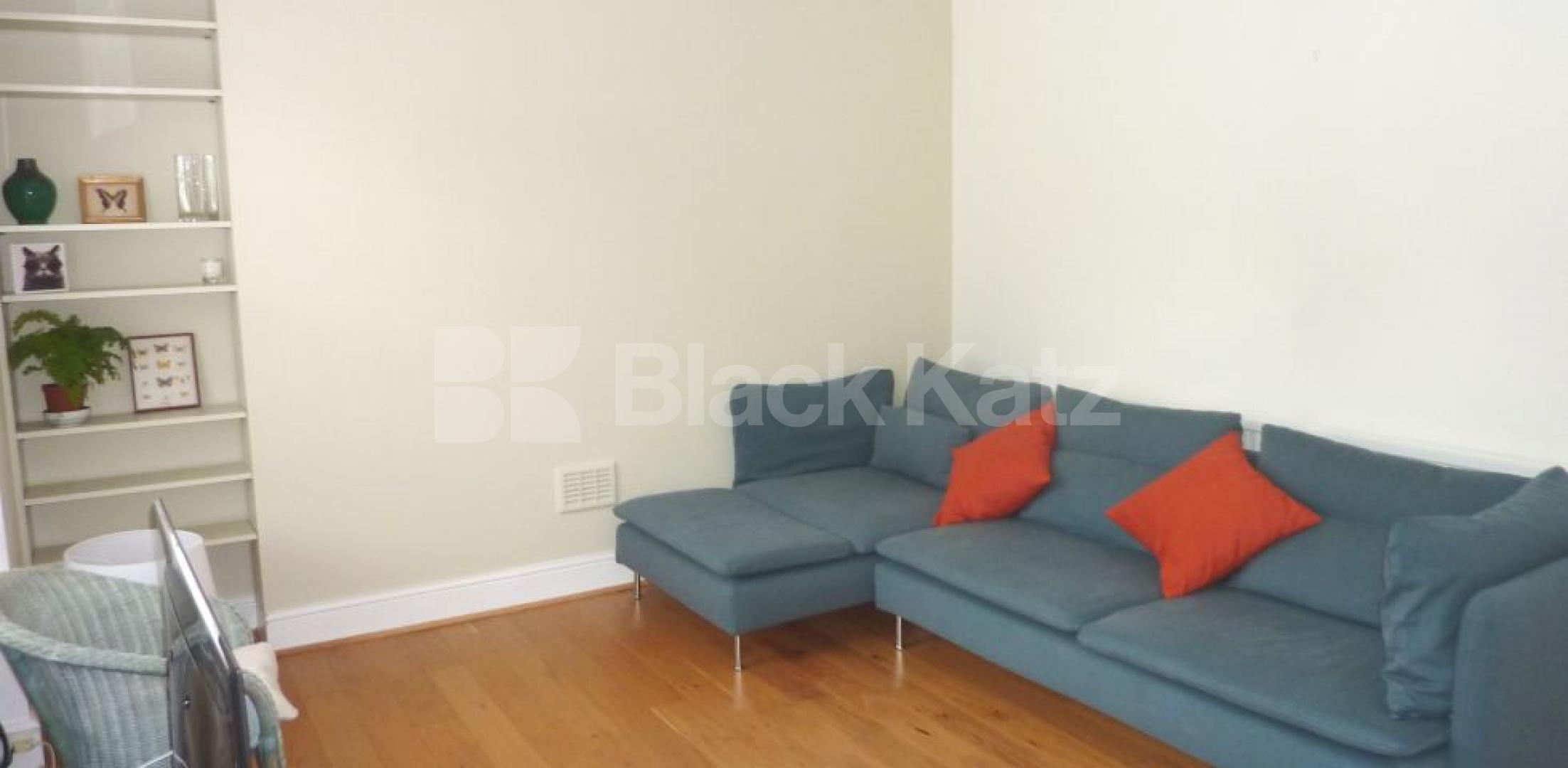 			STUNNING SPACIOUS TWO BED MINUTES TO CANAL!, 2 Bedroom, 1 bath, 1 reception Flat			 Bristol Gardens, LITTLE VENICE