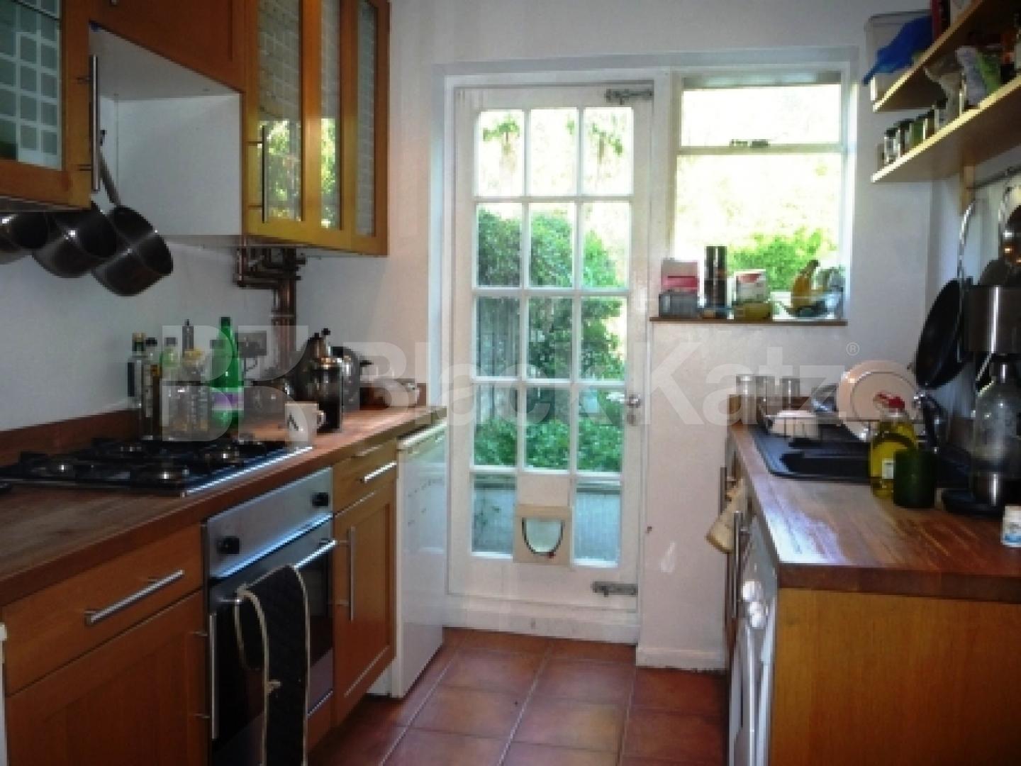 			2 Bedroom, 1 bath, 1 reception House			 Boyton Close, Hornsey