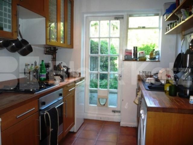 			2 Bedroom, 1 bath, 1 reception House			 Boyton Close, Hornsey