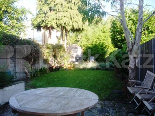 			2 Bedroom, 1 bath, 1 reception House			 Boyton Close, Hornsey