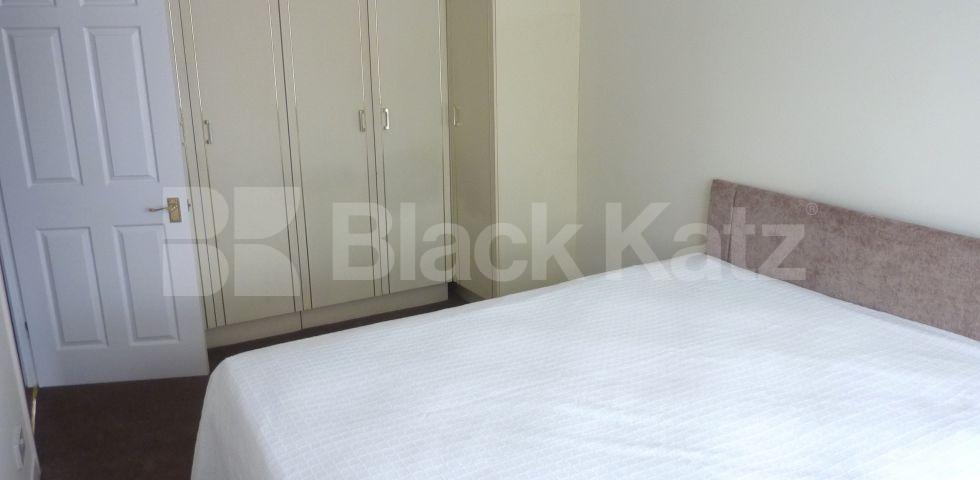 			SPLIT LEVEL HOUSE WITH GARDEN!, 3 Bedroom, 1 bath, 1 reception Flat			 Ploughmans Close, CAMDEN