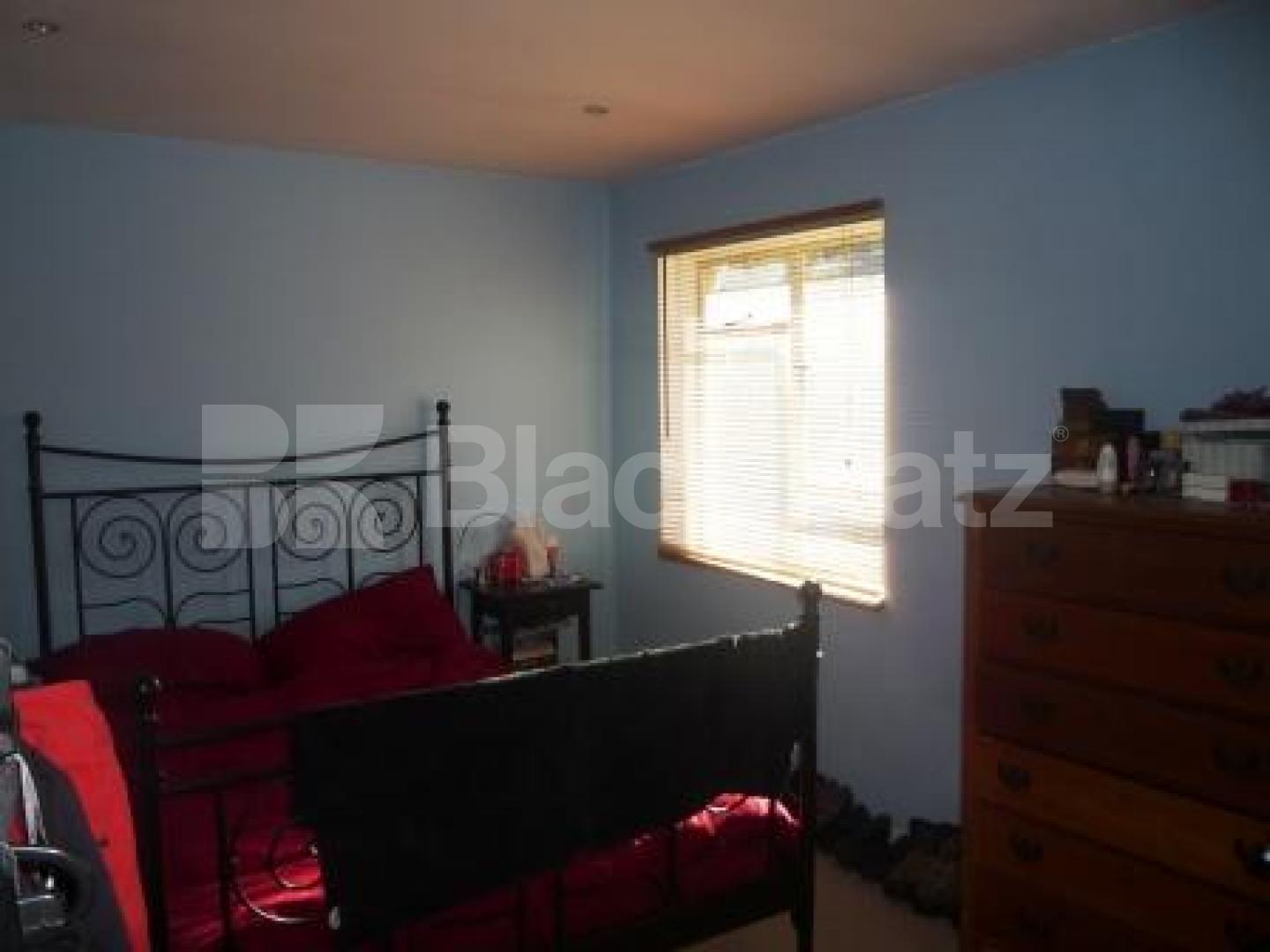 			2 Bedroom, 1 bath, 1 reception House			 Boyton Close, Hornsey