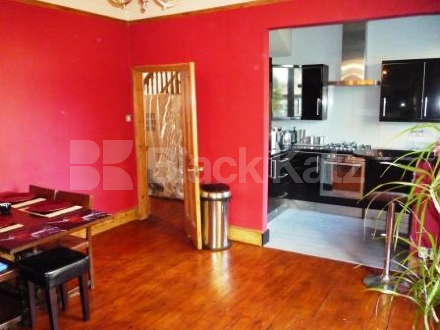 			End Of Terrace !, 3 Bedroom, 1 bath, 1 reception End Terraced House			 Shrewsbury Road, Bounds Green