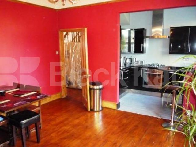 			End Of Terrace !, 3 Bedroom, 1 bath, 1 reception End Terraced House			 Shrewsbury Road, Bounds Green