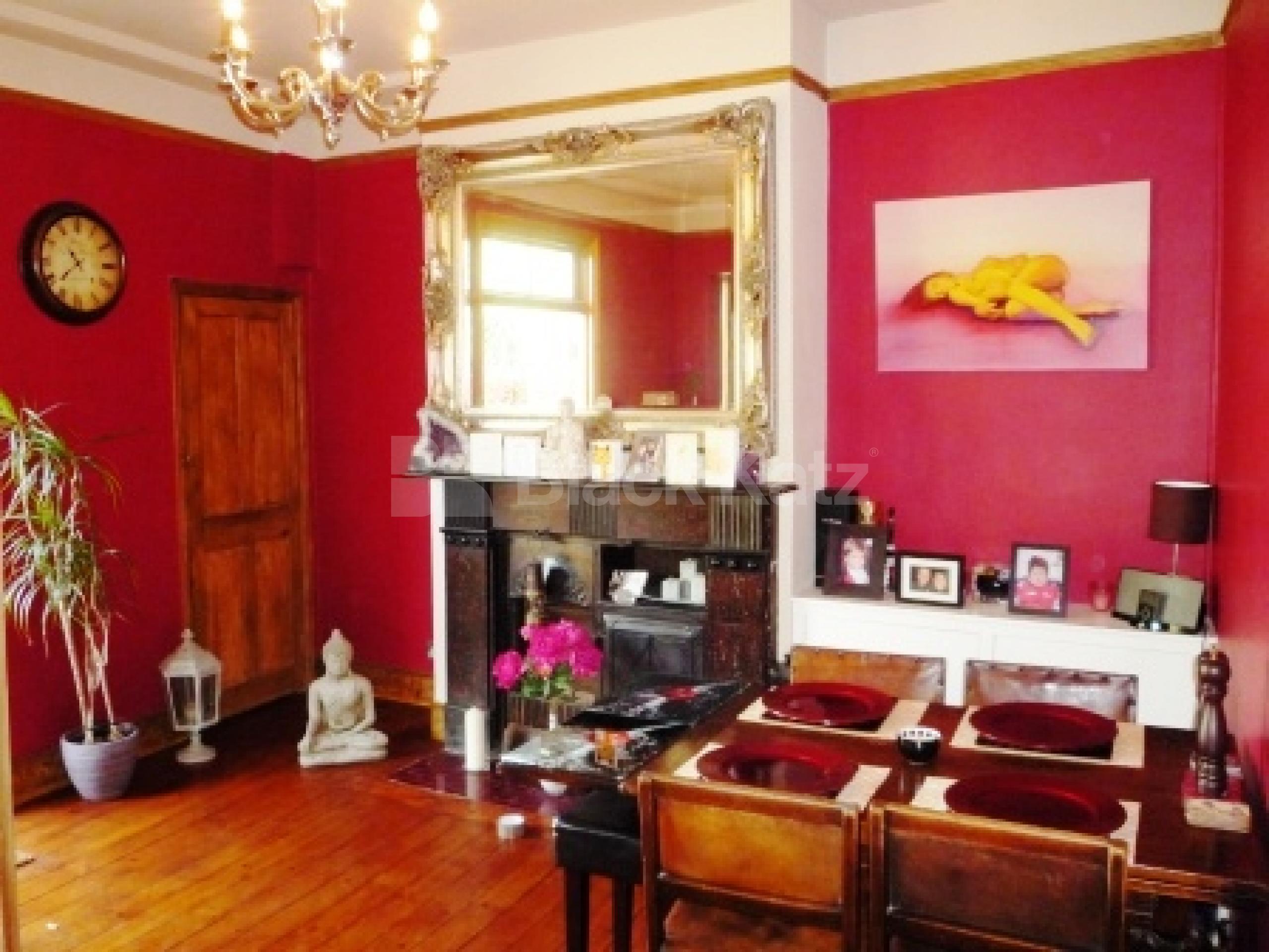 			End Of Terrace !, 3 Bedroom, 1 bath, 1 reception End Terraced House			 Shrewsbury Road, Bounds Green N11