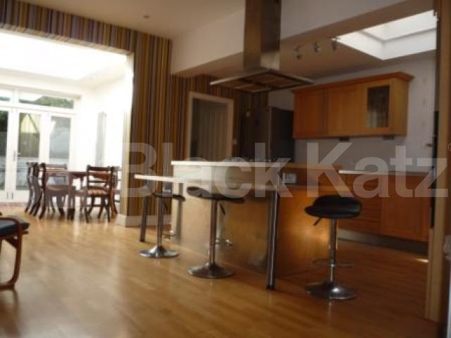 			4 Bedroom, 1 bath, 1 reception House			 Bedford Road, CROUCH END