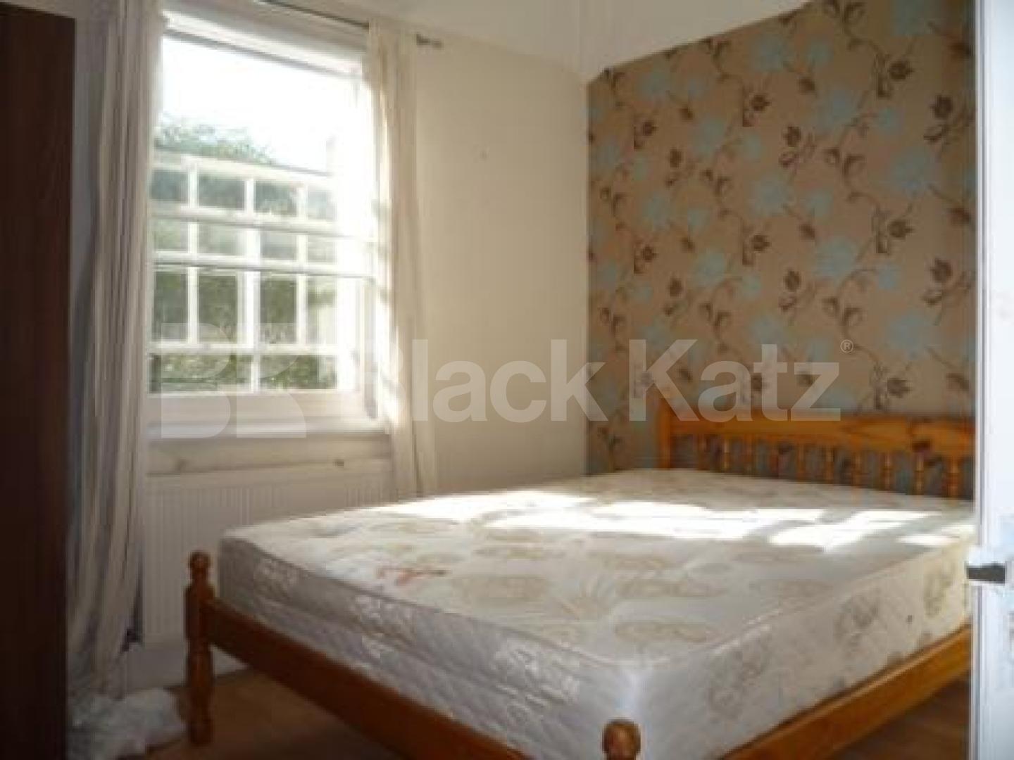 			4 Bedroom, 1 bath, 1 reception House			 Bedford Road, CROUCH END