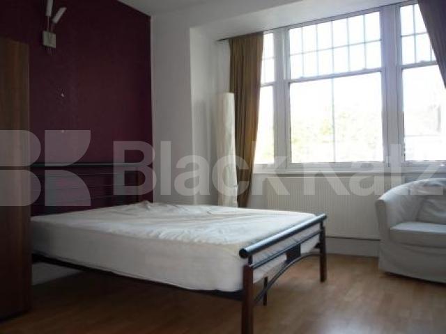 			4 Bedroom, 1 bath, 1 reception House			 Bedford Road, CROUCH END